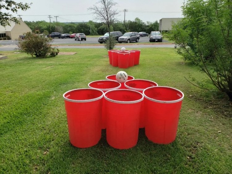 Yard pong