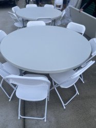 Round tables sits 6-7